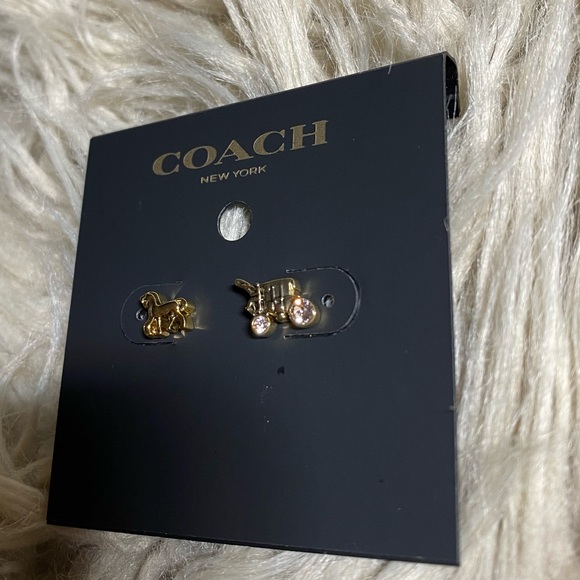 *NWT* COACH Horse 🐎 and Carriage Stud Earrings in Gold - Picture 3 of 11